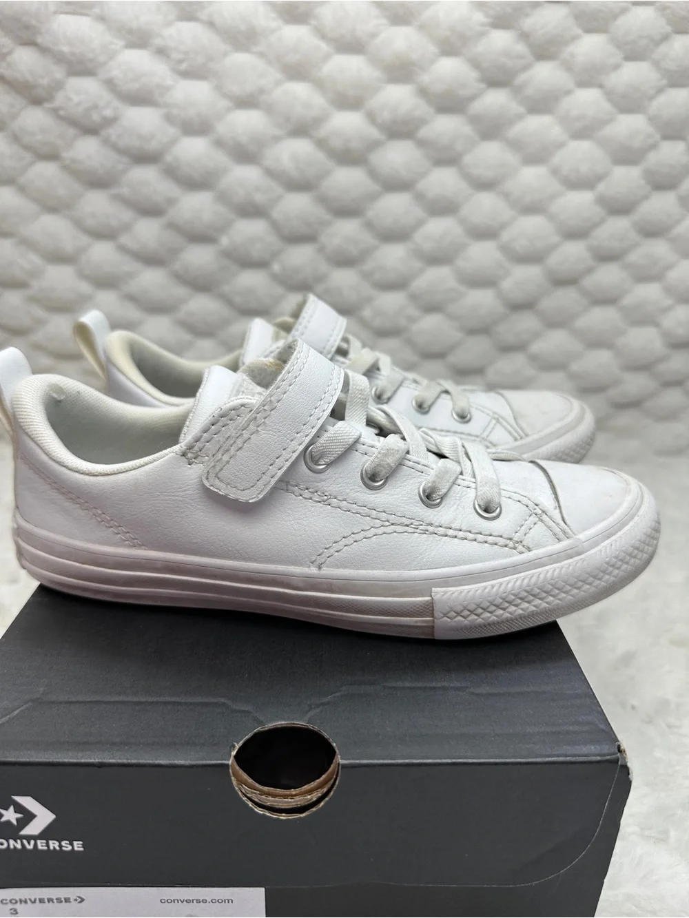 Converse leather low